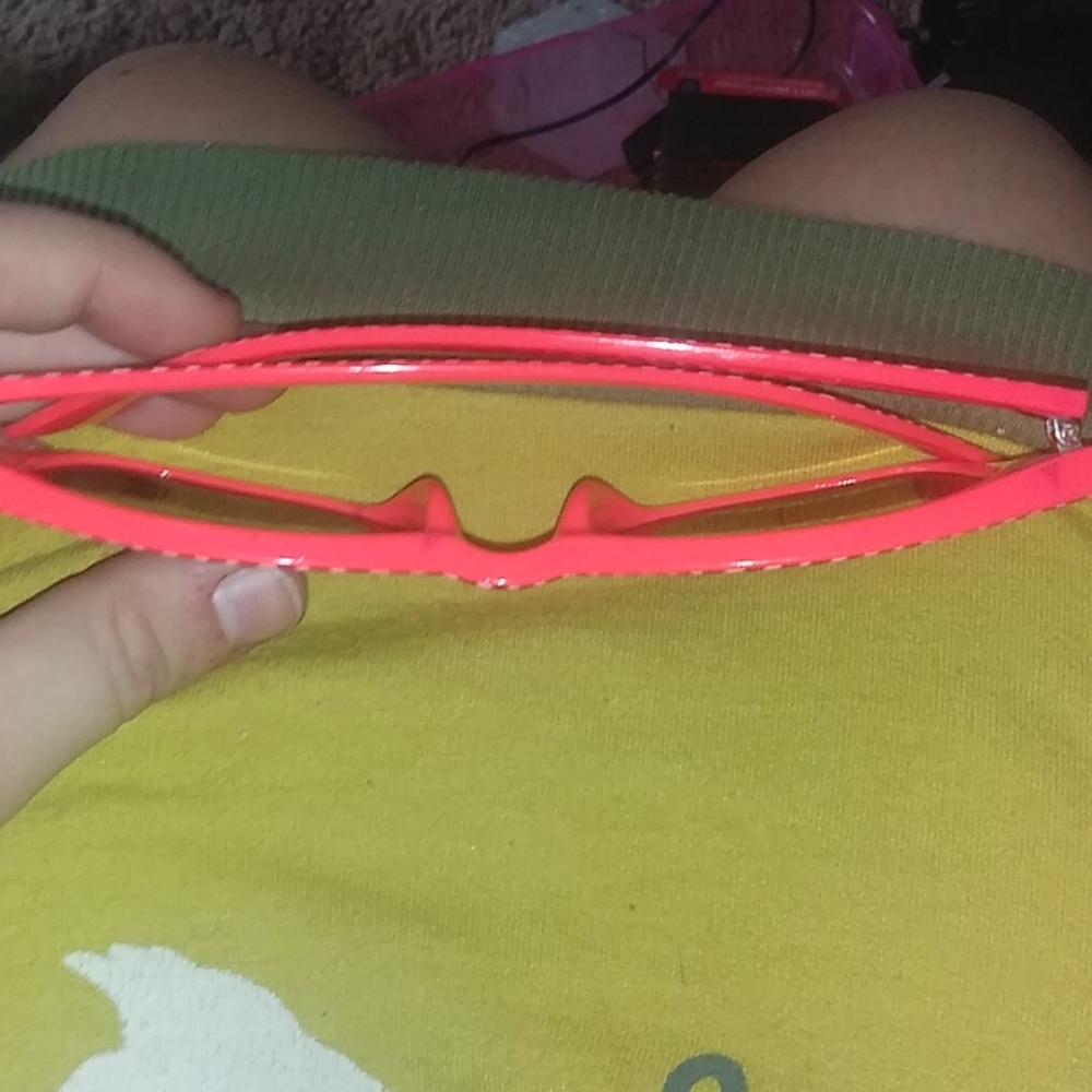 Sunglasses - Picture 3 of 7